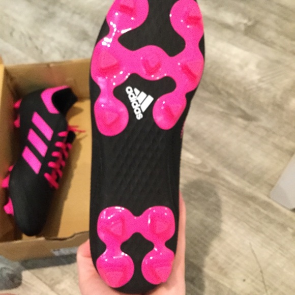 Cleats - Picture 5 of 7